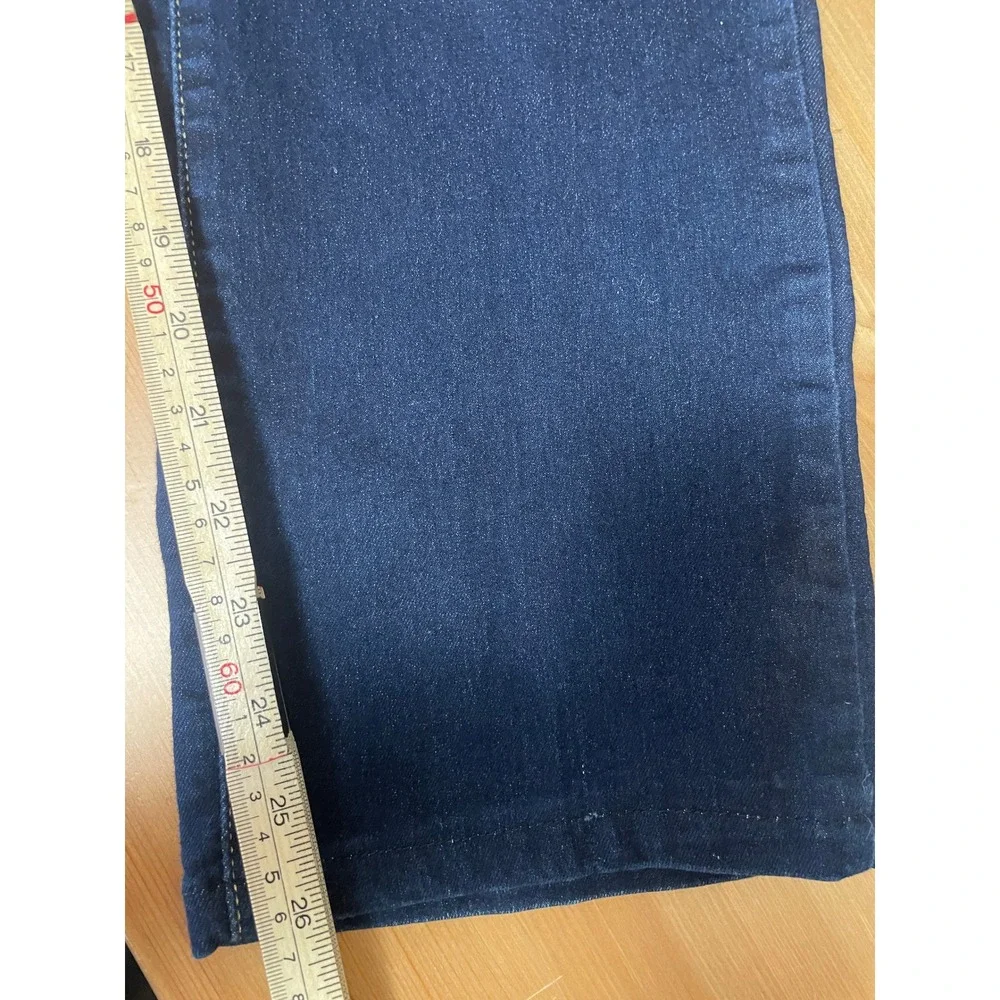 Levis fits large